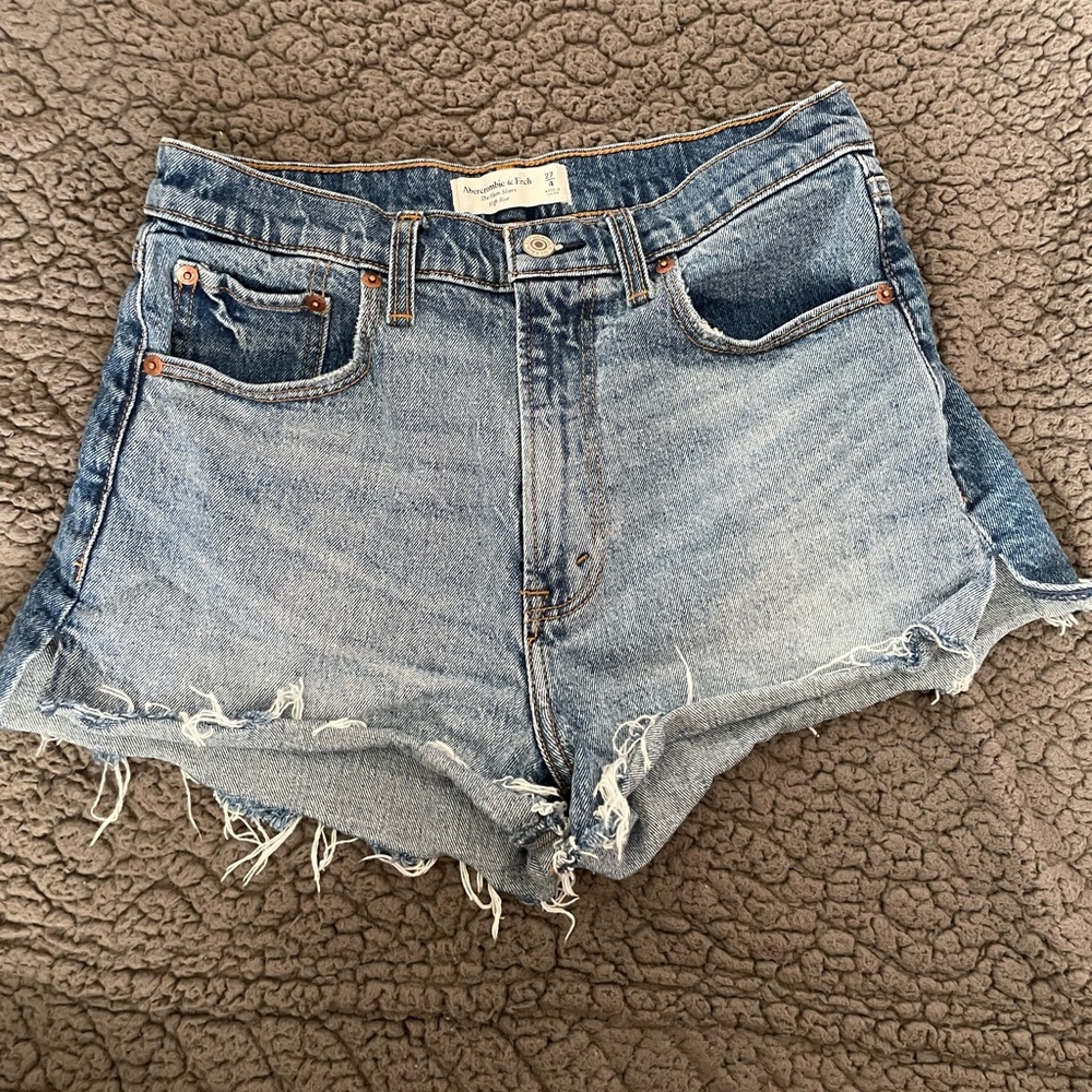 A&F MOM SHORT HIGH-RISE